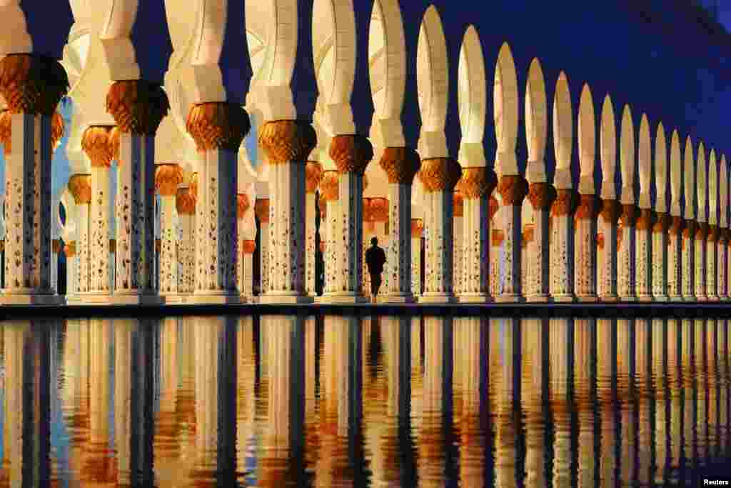 A person arrives for sunset "Maghrib" prayers at the Sheikh Zayed Grand Mosque during the month of Ramadan in Abu Dhabi, United Arab Emirate.