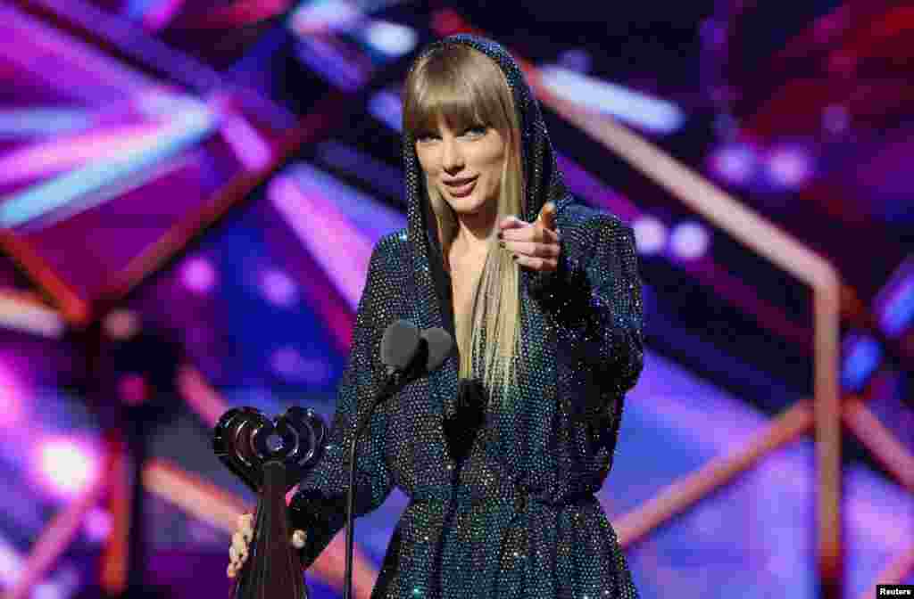 Taylor Swift accepts the "iHeartRadio Innovator" award at the iHeartRadio Music Awards in Los Angeles, California, March 27, 2023.