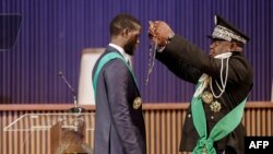 Bassirou Diomaye Faye investido como presidente do Senegal na nova cidade de Diamniadio, perto da capital Dacar, 2 Abril 2024.