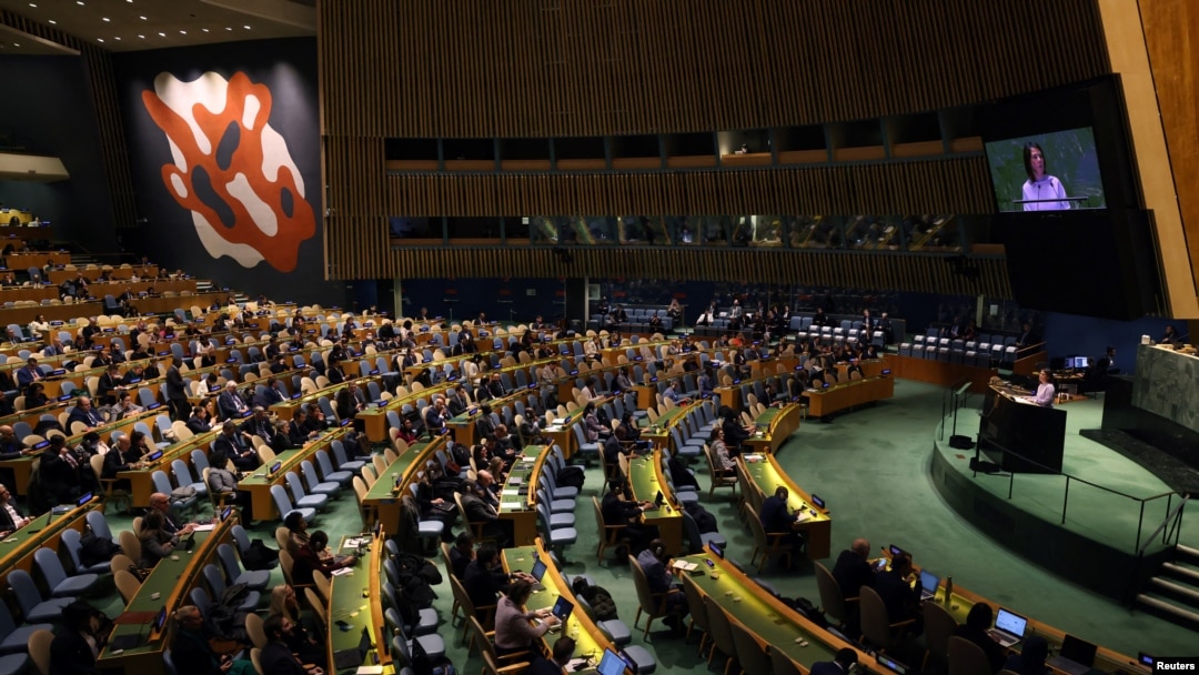 Nemačka šefica diplomatije Analena Berbok govori na zasedanju Generalne skupštine Ujedinjenih nacija na godišnjicu ruske invazije na Ukrajinu (Foto: REUTERS/Mike Segar)