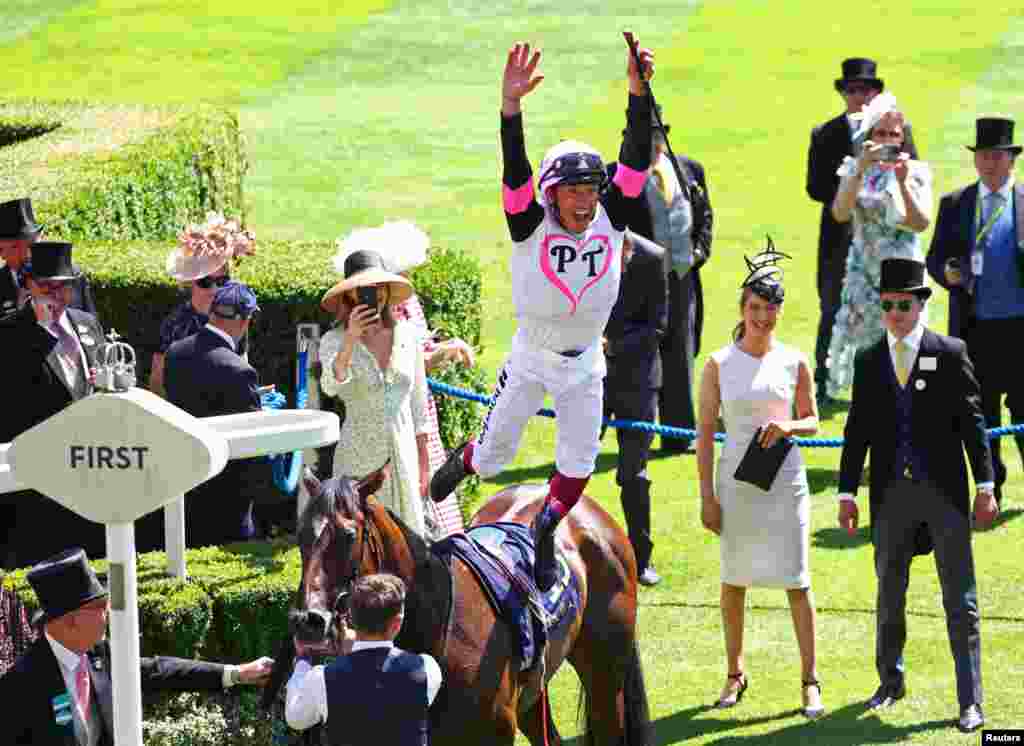 Frankie Dettori performs his flying dismount from Porta Fortuna as he celebrates after winning the 14:30 Albany Stakes at Ascot Racecourse, Ascot, Britain.
