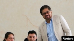 ARCHIVO - Luciano Marin Arango, alias 'Iván Márquez', del partido político de las FARC, vota durante las elecciones legislativas en Bogotá, Colombia, el 11 de marzo de 2018. Actualmente liderada la Segunda Marquetalia.