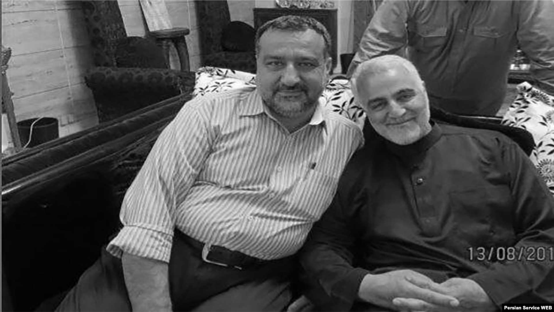 تصویری از رضی موسوی در کنار قاسم سلیمانی