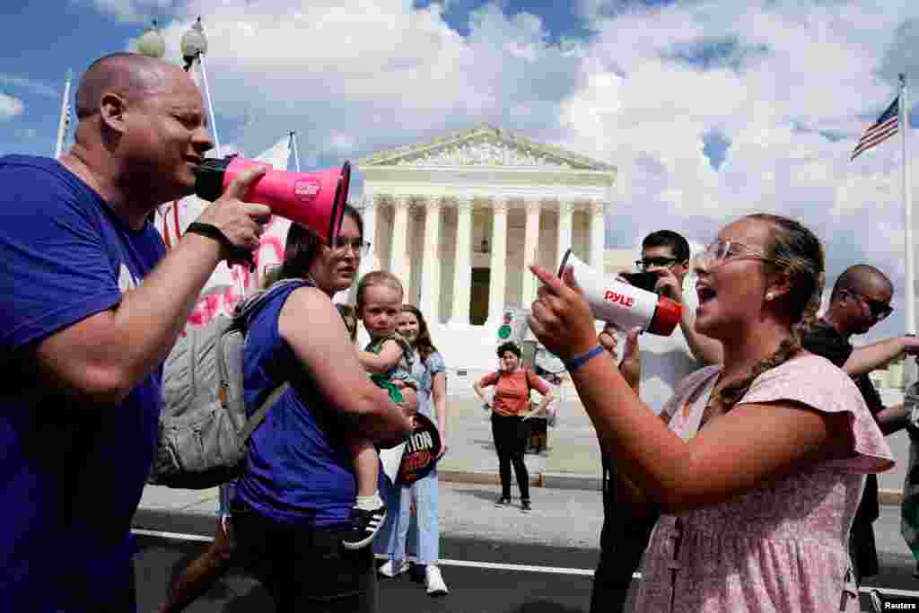 Abortion rights activists and counter protesters protest outside the U.S. Supreme Court on the first anniversary of the ruling in the Dobbs v Women's Health Organization case, overturning the landmark Roe v Wade abortion decision, in Washington, June 24, 2023.