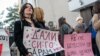 Секој што го затскрива, го анулира или негира таквото насилство, иако е известен за истото, тогаш и тој претставува соучесник, порачаа учесничките и учесниците на протестот