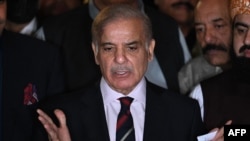 شهباز شریف قرار است در چند روز آینده دومین دوره نخست وزیری خود را آغاز کند. او برادر کوچکتر نواز شریف، نخست وزیر پیشین پاکستان، است. 