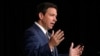 ARCHIVO - El gobernador de Florida, Ron DeSantis, habla en la Universidad Palm Beach Atlantic en West Palm Beach, Florida, el 15 de febrero de 2023.

