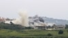 Asap membubung dari lokasi serangan udara oleh Israel di Desa Tayr Harfa, di selatan Lebanon, Sabtu, 26 April 2024. (Foto: Kawnat Haju/AFP)