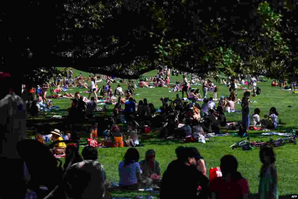 En los últimos años, el fin de semana festivo ha marcado también el inicio del verano y los comercios se han sumado ofreciendo todo tipo de descuentos. 