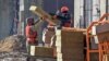 Estadounidenses creen que migrantes contribuyen a economía, pero preocupan riesgos, según sondeo