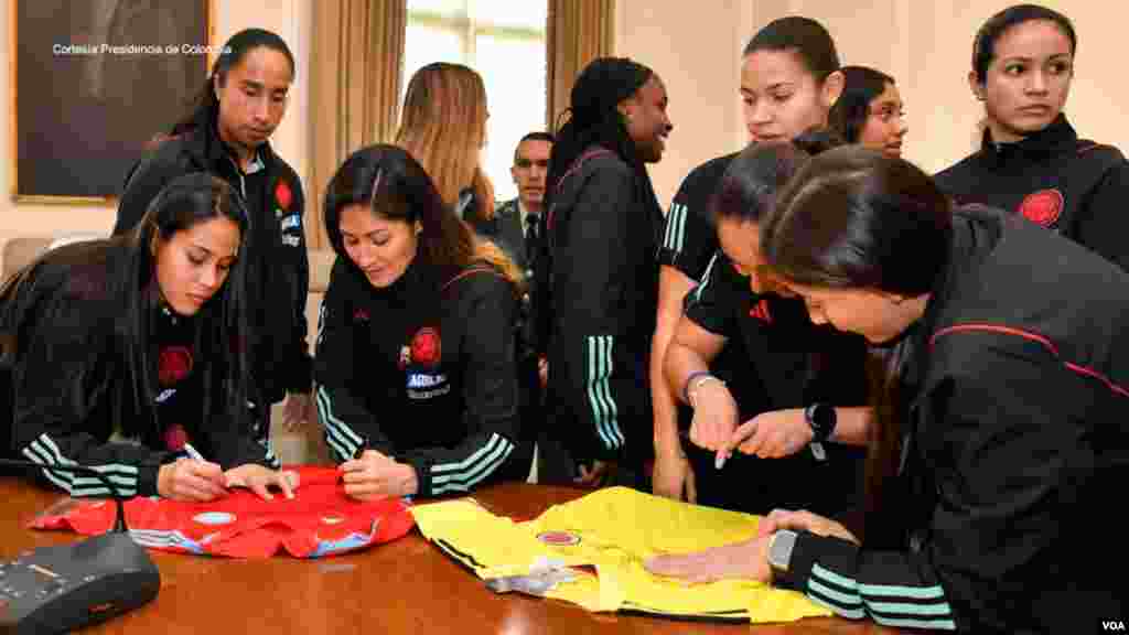 La futbolista colombo estadounidense Ángela Barón, que juega para el club Atlético Nacional de Medellín, de la Liga Femenina, que en este segundo semestre de 2023 no tendrá competencia porque la División Mayor del Fútbol Colombiano (Dimayor) anunció a inicios del año un solo torneo de cinco meses que finalizó el 30 de junio. 