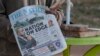 Продавач на весници го држи весникот „The Nation“. Насловна е веста за исчезнатиот авион во кој бил потпретседателот на државата Саулос Клаус Чилима, во Лилонгве, Малави, на 11 јуни 2024 година.