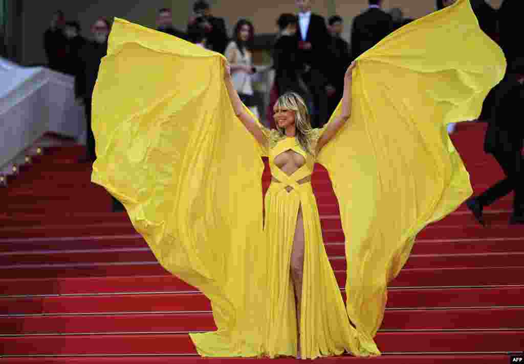 German model Heidi Klum arrives for the screening of the film "La Passion de Dodin Bouffant" during the 76th edition of the Cannes Film Festival in Cannes, southern France.