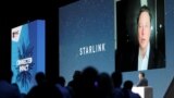 Основатель SpaceX и генеральный директор Tesla Илон Маск рассказывает о Starlink, выступая по видеосвязи на Mobile World Congress (MWC) в Барселоне, Испания, 29 июня 2021 г. REUTERS/Nacho Doce