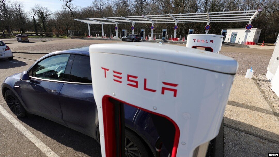 A driver recharges the battery of his Tesla car at a Tesla Super Charging station on the highway in Chateauvillain, France, February 20, 2023. (REUTERS/Pascal Rossignol)