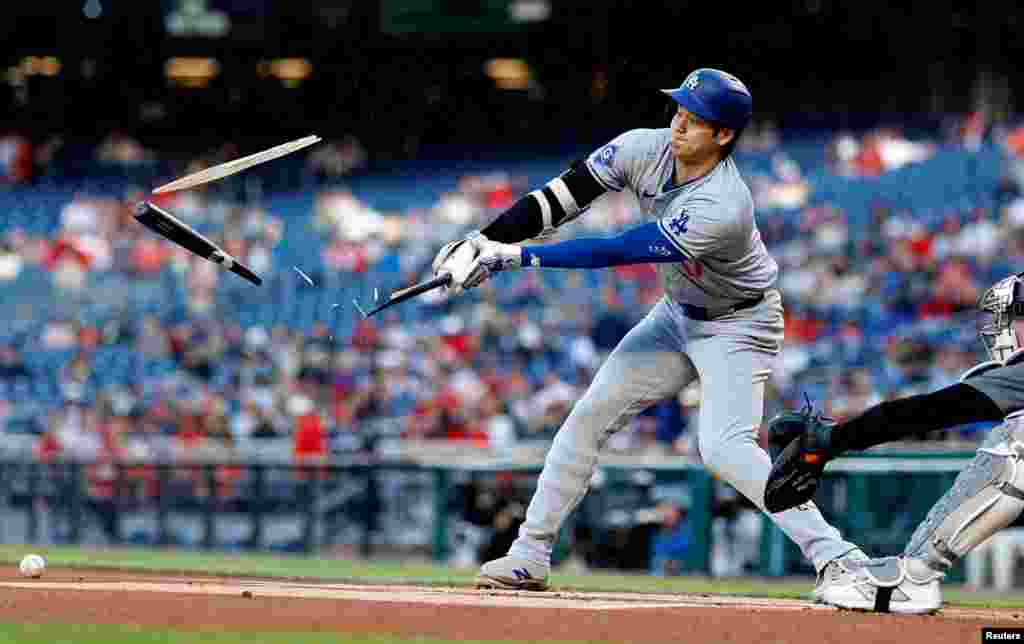 Los Angeles Dodgers designated hitter Shohei Ohtani (17) shatters his bat while hitting a ground ball against the Washington Nationals during the first inning at Nationals Park in Washington. (Geoff Burke/USA Today Sports)