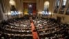 Congreso de Colombia congela discusión de reformas, mientras escándalo sacude a gobierno de Petro