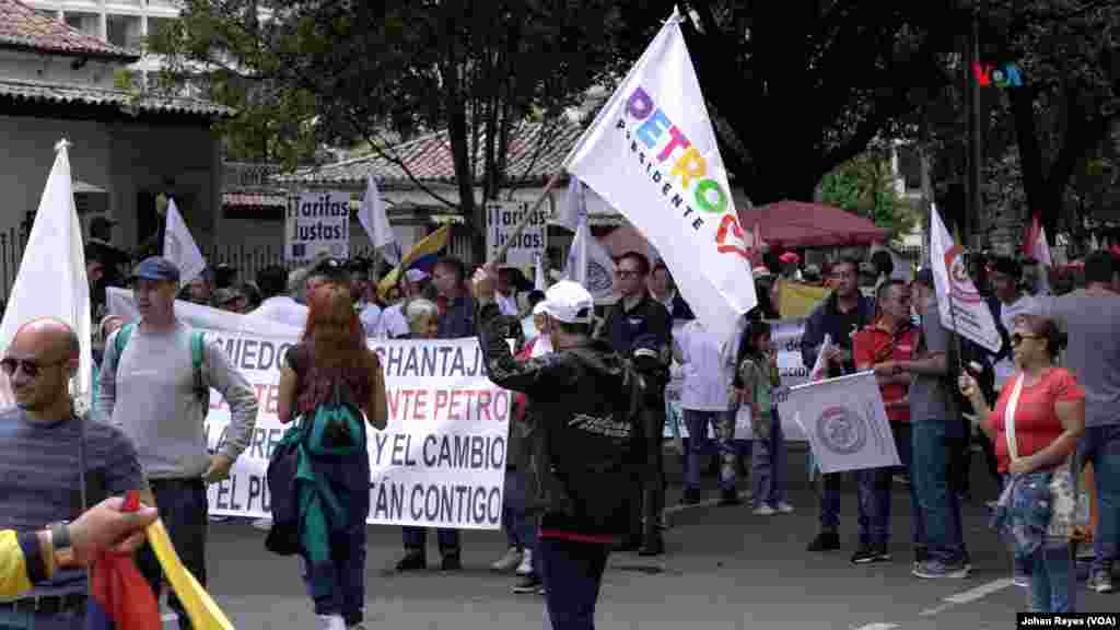 Sectores afines al gobierno del presidente Gustavo Petro marchan el primero de mayo en apoyo a sus reformas.
