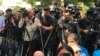 Bajo amenazas, censura y un reducido ecosistema de medios, periodistas venezolanos conmemoran su día 