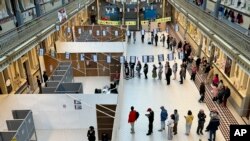 Бельгийцы голосуют на выборах в Европарламент. Брюссель, 9 июня 2024 г.