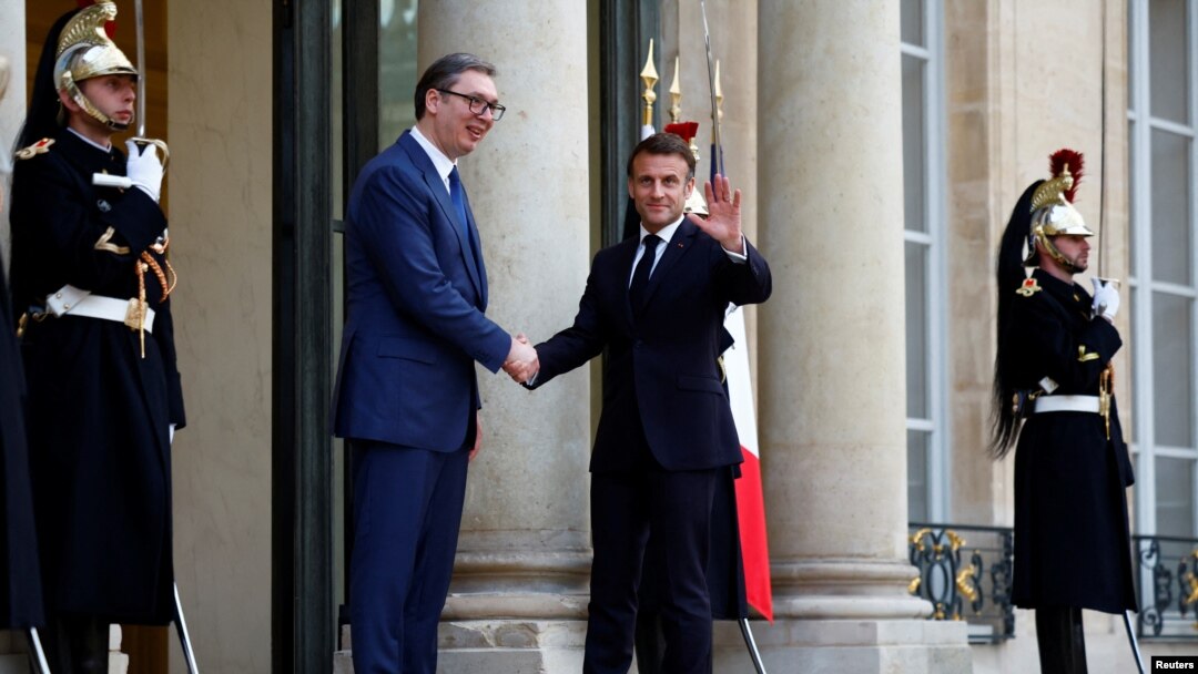 ARHIVA - Predsednici Francuske i Srbije tokom posete Aleksandra Vučića Francuskoj aprila 2024. (Foto: Reuters)