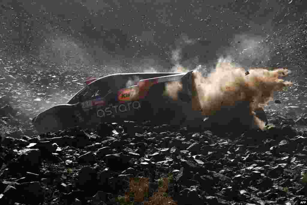 Astara Team's Spanish driver Laia Sanz and her Italian co-driver Maurizio Gerini steer their during the stage 11 of the 2024 Dakar Rally between Al-Ula and Yanbu, Saudi Arabia.
