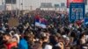 Ilustracija (4. decembar 2021.) - građani blokiraju most Gazela u Beogradu na protestu protiv izgradnje rudnika litijuma u dolini Jadra (foto: OLIVER BUNIC / AFP)