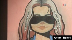 Retrato de la cantante Karol G realizado por Romeo Parra que está expuesto en la ciudad de Doral, en Florida.