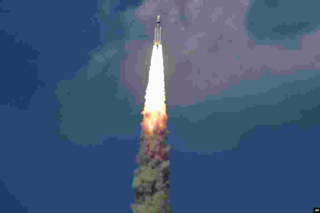 Indian spacecraft Chandrayaan-3, the word for "moon craft" in Sanskrit, blasts off from the Satish Dhawan Space Centre in Sriharikota, India. The Indian spacecraft blazed its way to the far side of the moon Friday in a followup mission to its failed effort nearly four years ago to land a rover softly on the lunar surface, the country's space agency said. A successful landing would make India the fourth country, after the United States, the Soviet Union, and China, to achieve the feat.