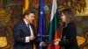Потписот на двајцата министри врз документот, кој воедно е записник од мешовитата македонско-бугарска комисија, се смета за отворање пат кон почеток на пристапните преговори за членство во ЕУ