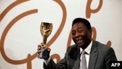 Mfalme wa soka duniani Pele.
