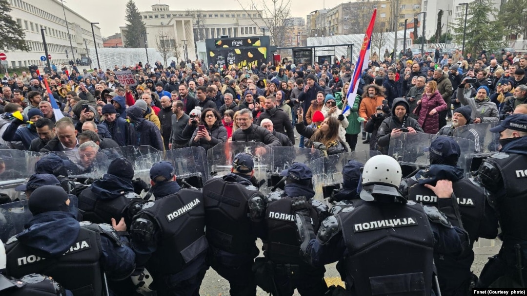 Protest ispred Skupštine grada Novog Sada (Fonet / Marko Dragoslavić)
