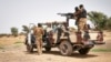 Tentara Mali melakukan patroli di wilayah Mali tengah (foto: ilustrasi). 