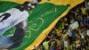 Sports Icon Pele Says He's 'Strong, With a Lot of Hope' 