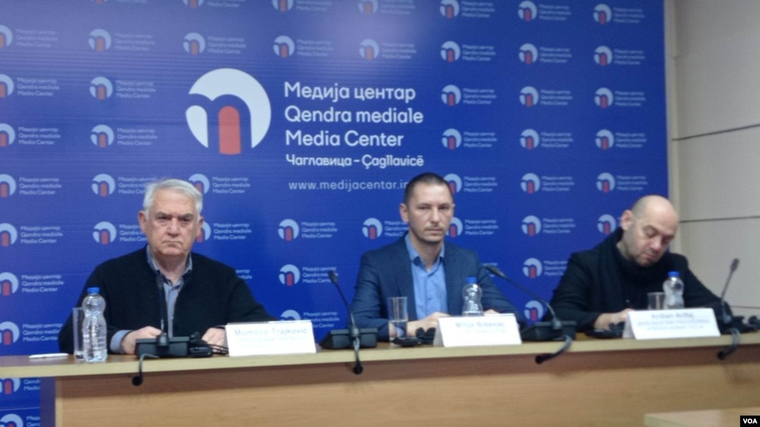 Učesnici debate u Medija centru u Čaglavici: Momčilo Trajković, Milija Biševac i Adrijan Arifaj, 16. decembar 2022.