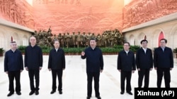 中共領導人習近平帶領他的新班子到陝北參觀延安革命紀念館。（2022年10月27日）