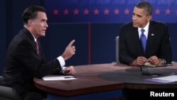 U.S. Republican presidential nominee Mitt Romney makes a point as U.S. President Barack Obama listens during the final U.S. presidential debate in Boca Raton, Florida, October 22, 2012.