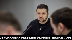 Владимир Зеленский проводит рабочее совещание.
