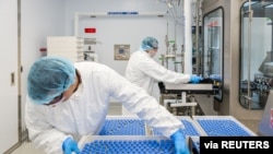 Bočice sa remdesivirom u laboratoriji farmaceutske kompanije Gilead Sajenses u Kaliforniji, 18. marta 2020. 