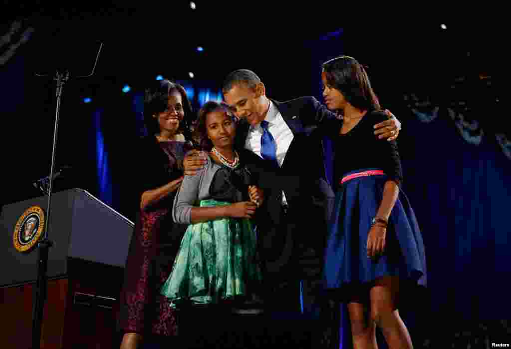 6/11/2012: Gia đình Tổng thống Obama vui mừng sau khi có tin tái đắc cử.
