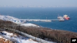 Вид на нефтеналивной терминал в поселке Козьмино. Приморский край. Россия. Архивное фото.