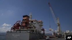 Mali ya kubeba mizigo ya Polarnet, ikipakua nafaka baada ya kuwasili Izmit, Uturuki Monday Aug 8 2022. PICHA: AP