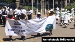Abantwana besikolo abaphatheke kumcimbi wokunanza usuku lweAfrican Statistics Day koBulawayo ngoLwesihlanu.