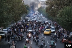 Maandamano yafanyika katika mji mkuu Tehran baada ya msichana Mahsa Amini kufariki akiwa ameshikiliwa katika kituo cha polisi nchini Iran.