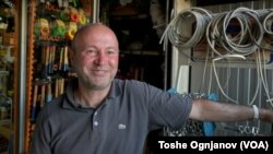 Како да штедиме, кога платата е само толку колку да се преживее, прашува жител на Скопје