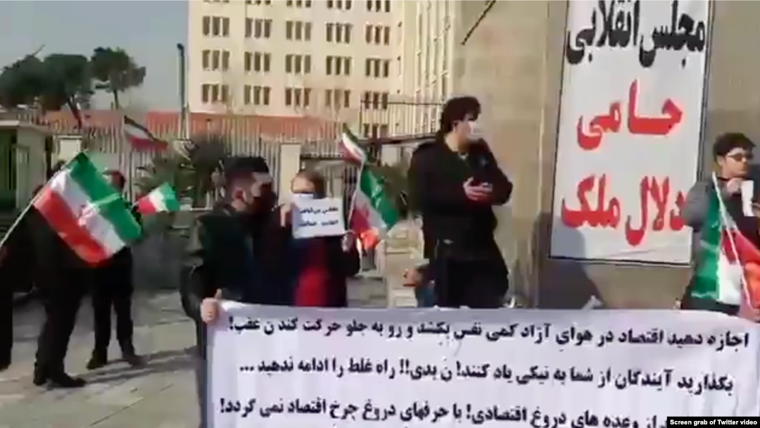 تجمع اعتراضی سهامداران بورس در تهران