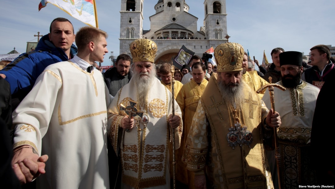 Mitropolit SPC Amfilohije (treći s leva) u Podgorici, februar 2020. (REUTERS/Stevo Vasiljevic)