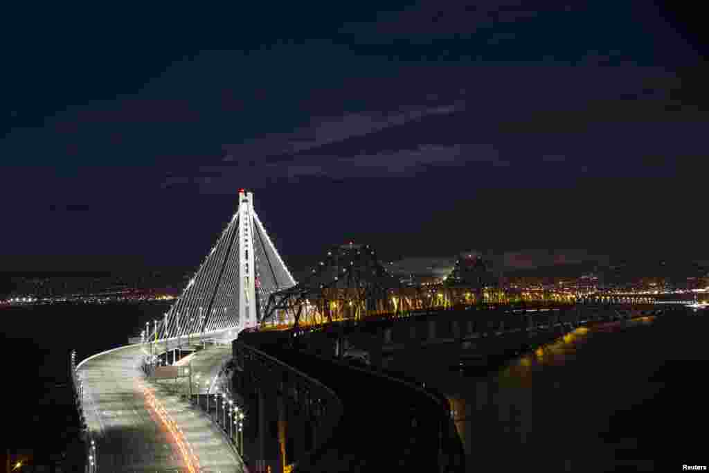 The new eastern span of the San Francisco-Oakland Bay bridge is illuminated in San Francisco, California, USA, Sept. 2, 2013. The largest self-anchored suspension bridge in the world was open across San Francisco Bay, six years behind schedule and five times over budget.
