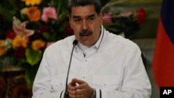 El presidente de Venezuela Nicolás Maduro durante una visita de su homólogo colombiano Gustavo Petro al Palacio Presidencial de Miraflores, el 18 de noviembre de 2023, en Caracas. 