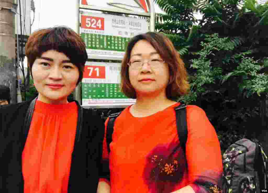 709案王全璋的妻子李文足(左)和李和平之妻王峭岭再往最高法控告(资料照)。